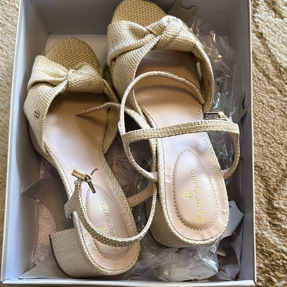 Bandolino Women's Tan Bow Heels 👠